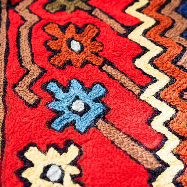 【1点物】チェーンステッチ アリワークが美しい カシミールのウールラグ【約120cm x 180cm】 7 - 柄を拡大してみました