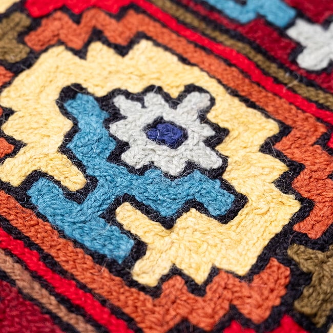 【1点物】チェーンステッチ アリワークが美しい カシミールのウールラグ【約120cm x 180cm】 9 - 柄を拡大してみました