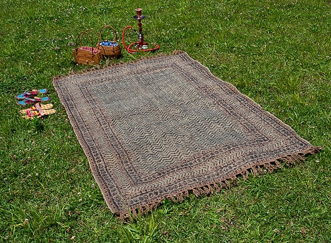インドのラグ ジュート・ダリー 【約120cm x 190cm】 2 - 別のアングルから撮ってみました。