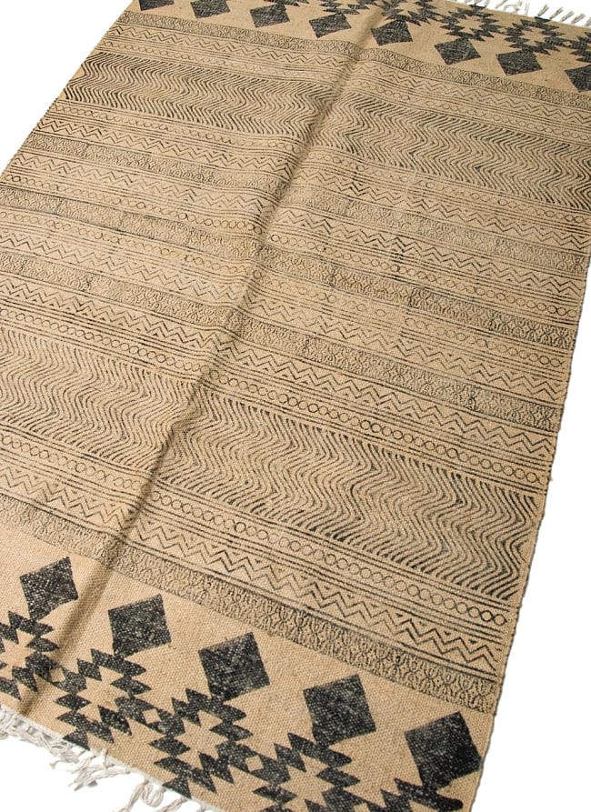 インドのラグ ジュート・ダリー 【約120cm x 200cm】 4 - 商品の柄を俯瞰してみました。