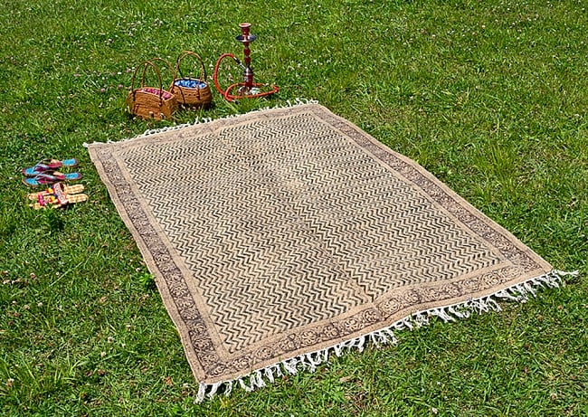 インドのラグ ジュート・ダリー 【約120cm x 195cm】 2 - 別のアングルから撮ってみました。