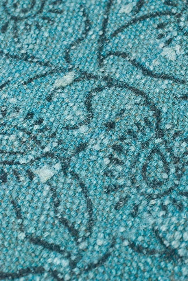 インドのラグ ジュート・ダリー　【約115cm x 195cm】 6 - アップにしてみました。ひとつひとつ丁寧に織られています。