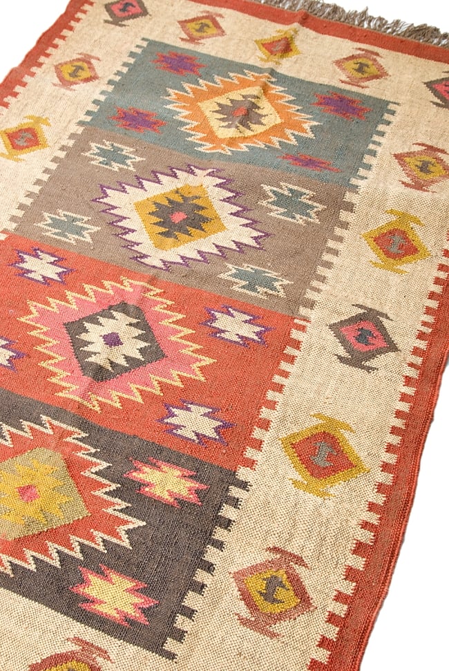 【1点物】インドキリム ジュート・ダリー 【約120cm x 205cm】 4 - 商品の柄を俯瞰してみました。