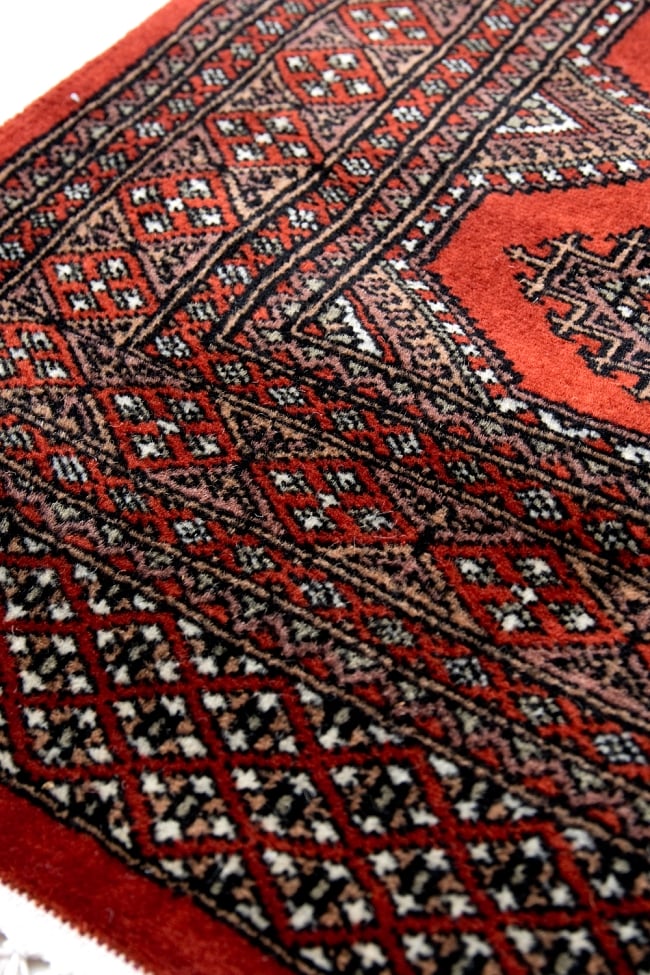 ザンスカール遊牧民の手織りのアンティック絨毯【たてｘよこ　約90cm x 150cm】 6 - 柄を拡大してみました