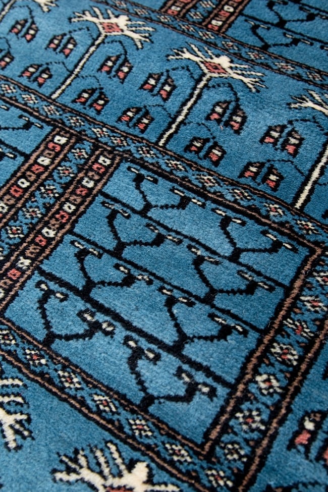 ザンスカール遊牧民の手織りのアンティック絨毯【たてｘよこ　約80cm x 130cm】 7 - 柄を拡大してみました