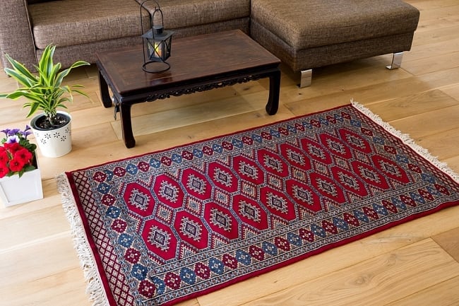 ザンスカール遊牧民の手織りのアンティック絨毯【たてｘよこ　約80cm x 160cm】の写真