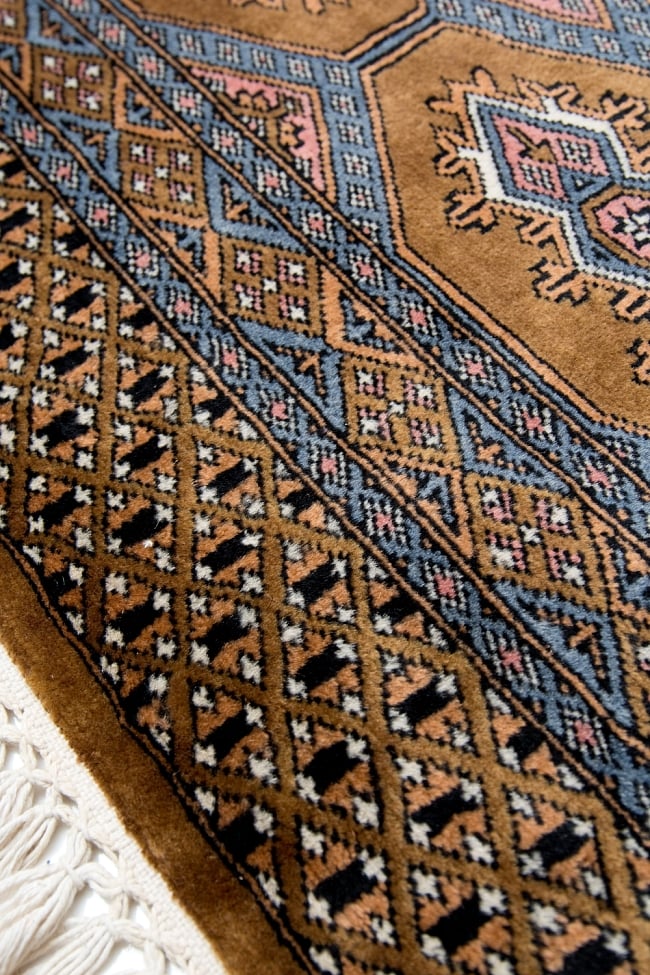 ザンスカール遊牧民の手織りのアンティック絨毯【たてｘよこ　約90cm x 160cm】 7 - 柄を拡大してみました