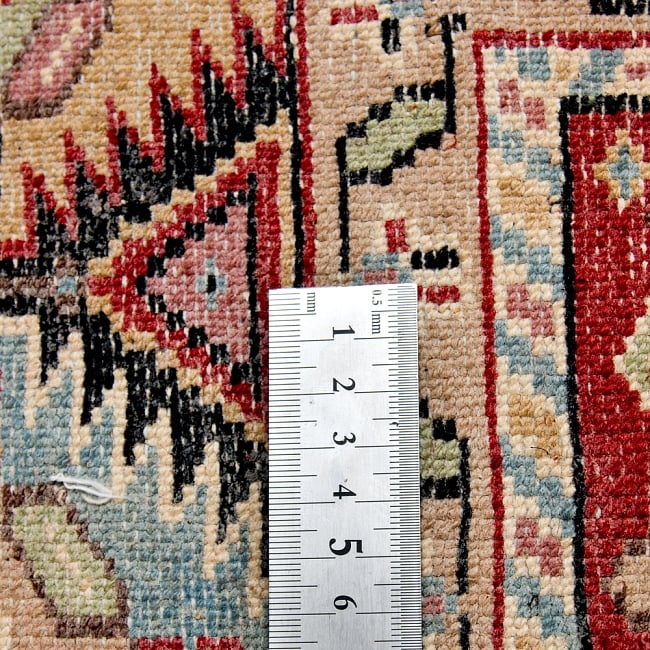 ザンスカール遊牧民の手織りのアンティック絨毯【たてｘよこ　約120cm x 200cm】 12 - 1インチ間（2.5cm）にこんなにも織られています。