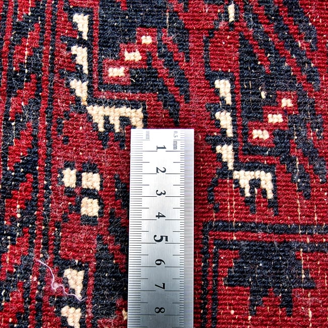 ザンスカール遊牧民の手織りのアンティック絨毯【たてｘよこ　約100cm x 170cm】 12 - 1インチ間（2.5cm）にこんなにも織られています。