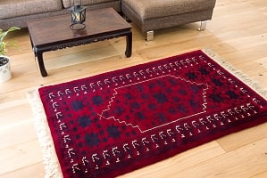 ザンスカール遊牧民の手織りのアンティック絨毯【たてｘよこ　約100cm x 170cm】の商品写真