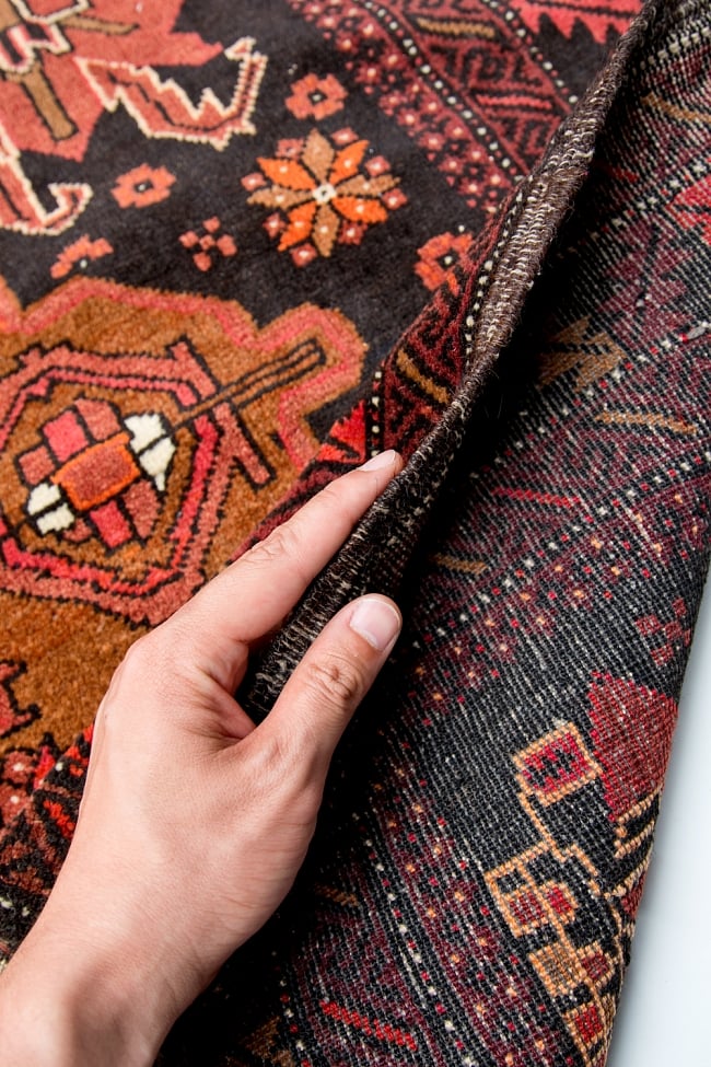 ザンスカール遊牧民の手織りのアンティック絨毯【たてｘよこ　約115cm x 220cm】 10 - 裏面はこのような感じになっています