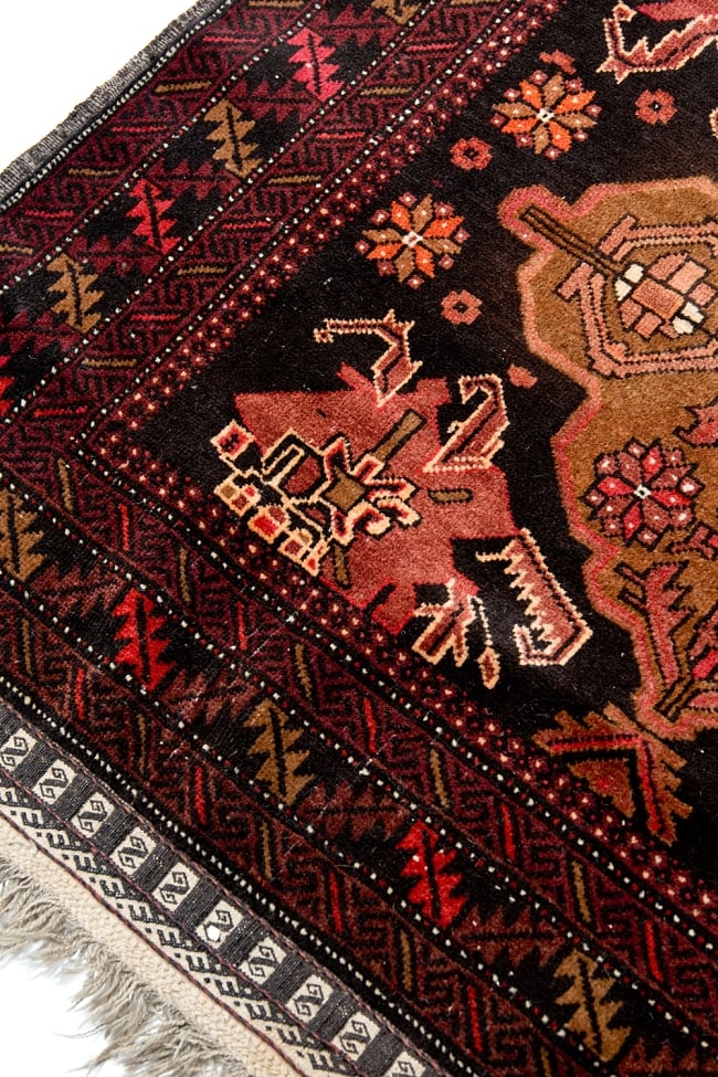 ザンスカール遊牧民の手織りのアンティック絨毯【たてｘよこ　約115cm x 220cm】 6 - 柄を拡大してみました
