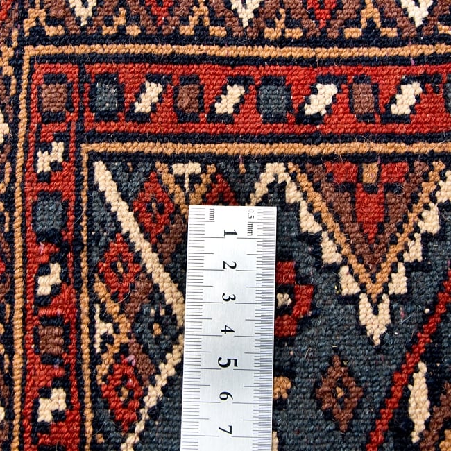 ザンスカール遊牧民の手織りのアンティック絨毯【たてｘよこ　約125cm x 195cm】 12 - 1インチ間（2.5cm）にこんなにも織られています。