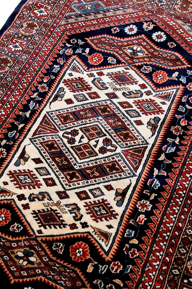 ザンスカール遊牧民の手織りのアンティック絨毯【たてｘよこ　約125cm x 195cm】 5 - 柄を少し拡大してみました