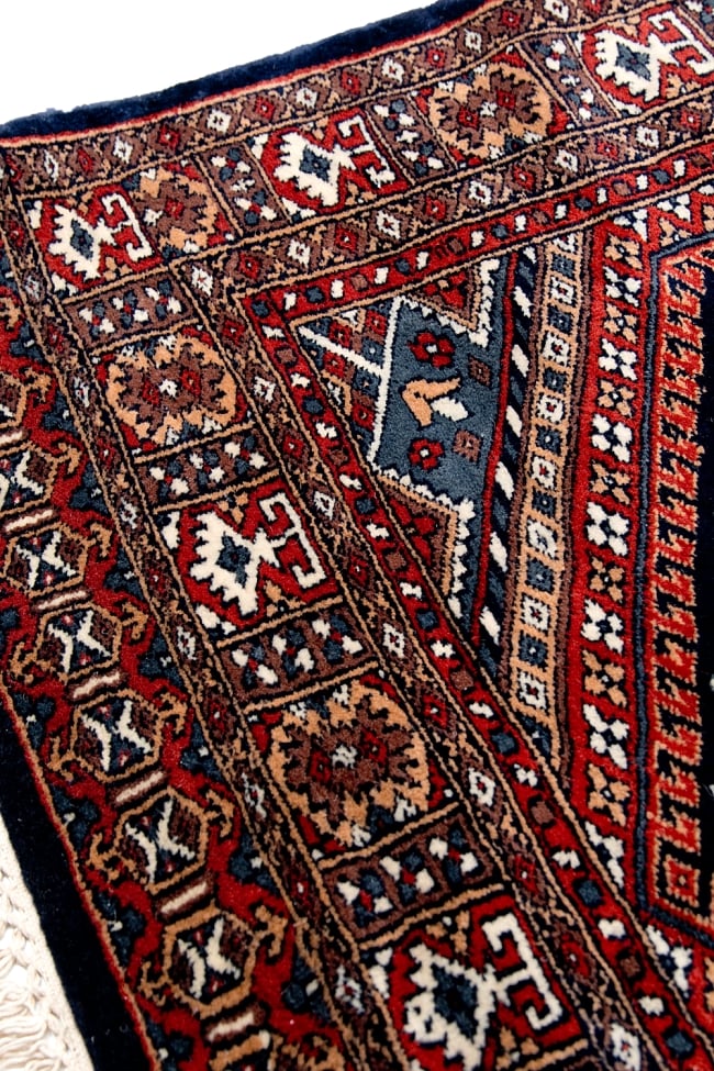 ザンスカール遊牧民の手織りのアンティック絨毯【たてｘよこ　約125cm x 195cm】 7 - 柄を拡大してみました