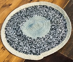 インドのコットン手織りラグマット　まる型【中心がグレー】の商品写真