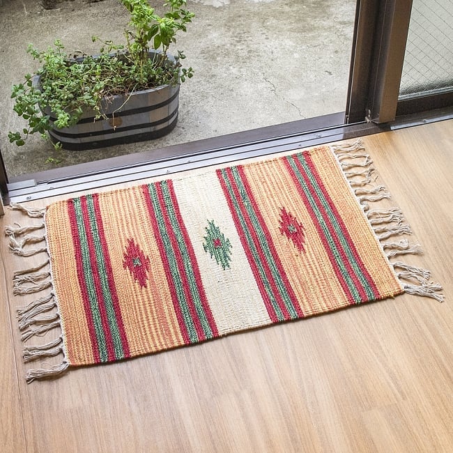 HANDLOOM RUG コットン キリム ラグ【約60cm×約42cm】 2 - 窓際で使用してみました。