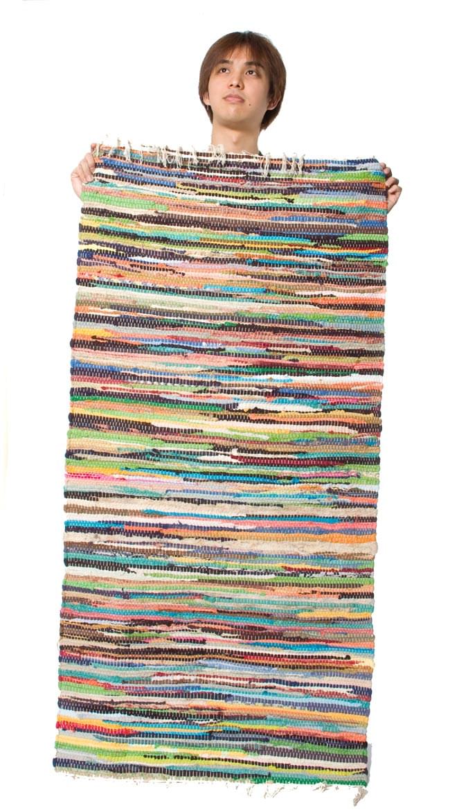 カラフルチャンディマット【約145cm×約70cm】-グリーン 6 - 身長170cmのスタッフが持ってみました。大きさがわかりますね。