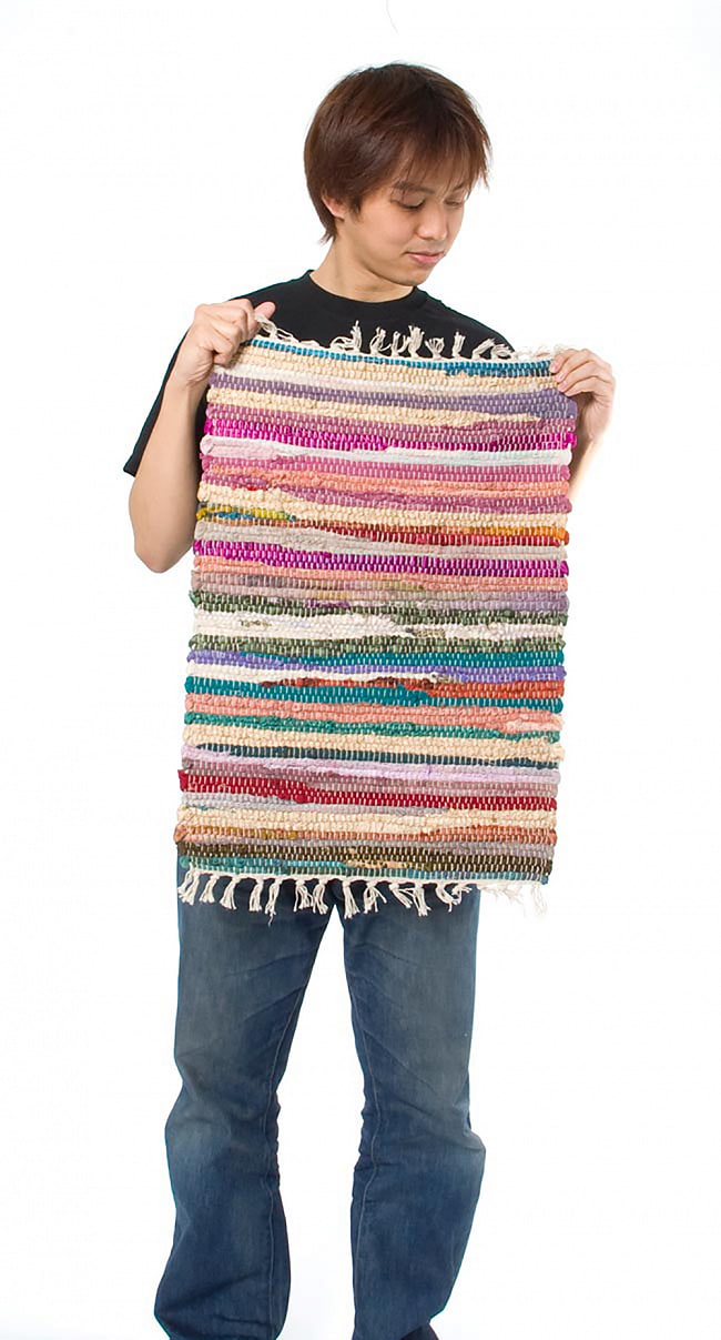 【2個セット】カラフルチャンディマット【約65cm×約40cm】 8 - 身長170cmの男性が持ってみるとこれくらいの大きさです。