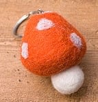 カラフルきのこちゃんキーホルダー　【オレンジ】の商品写真