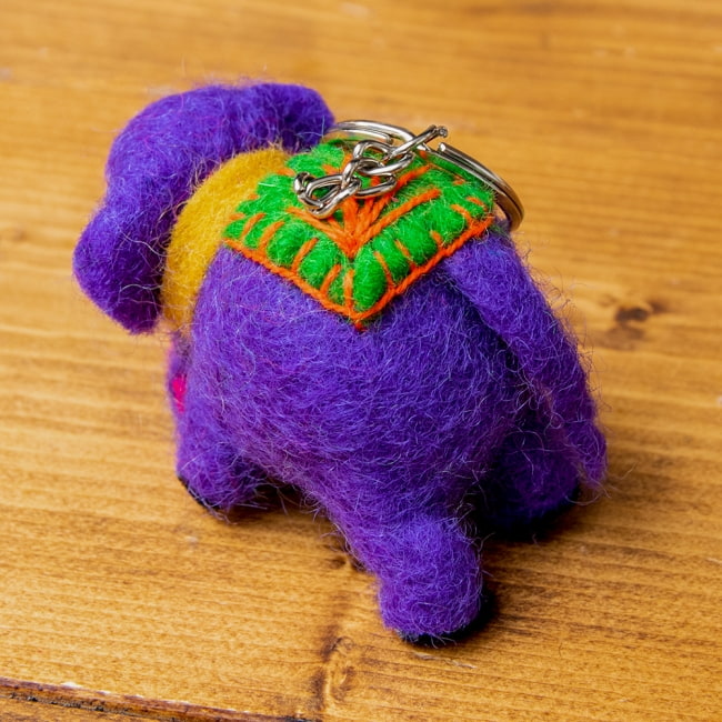 もこもこぞうさんのキーホルダー 【濃紫】 2 - 後ろ姿はこんな感じ。コロンとしていて可愛いです。