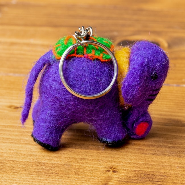 もこもこぞうさんのキーホルダー 【濃紫】 3 - フェルトの風合いがほんわかです。