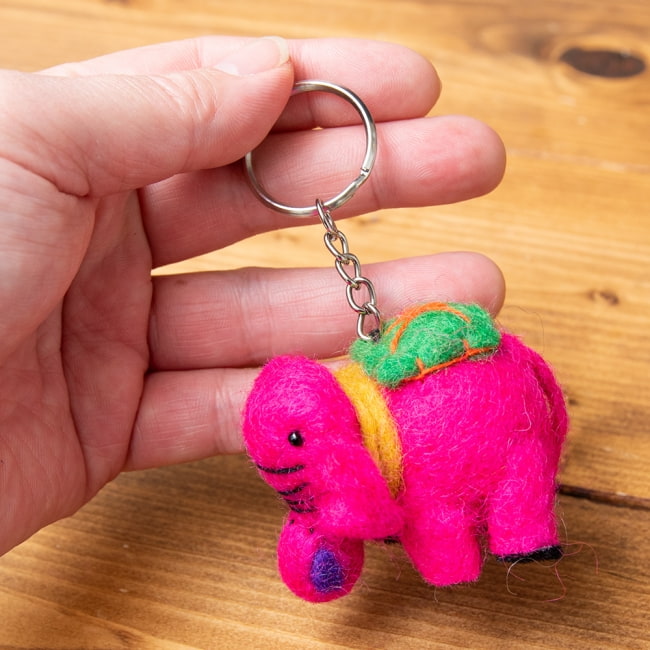 もこもこぞうさんのキーホルダー　【マゼンダ】 5 - バッグにつけても可愛いですね。
