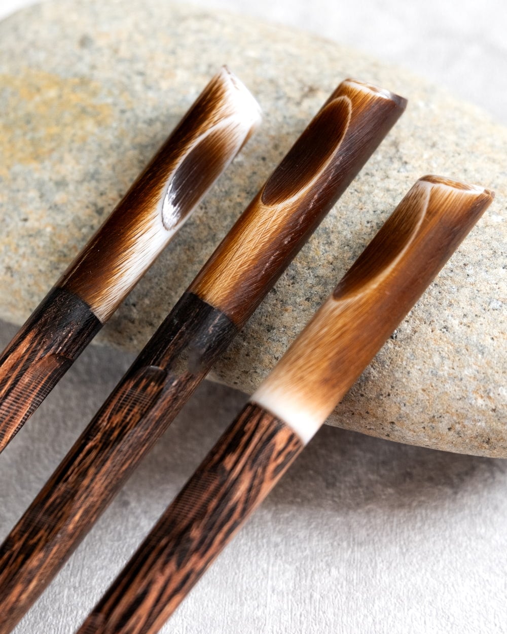 水牛の角と美しい木目のかんざし　1枚目の説明写真です