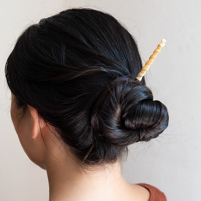 水牛の角と美しい木目のかんざし　 7 - 実際に着けてみました。