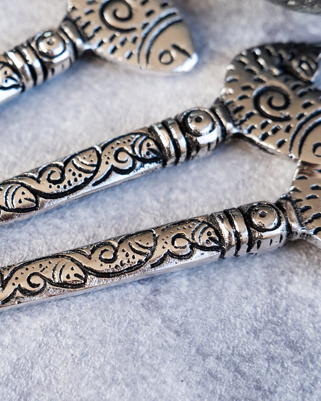 アジアン金属のかんざし　魚 5 - 他の角度から撮影してみました。