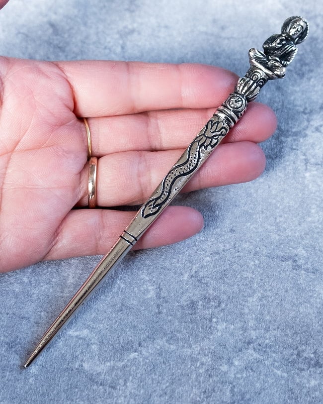 アジアン金属のかんざし　ブッダ 3 - 手に取るとこれくらいの大きさです。