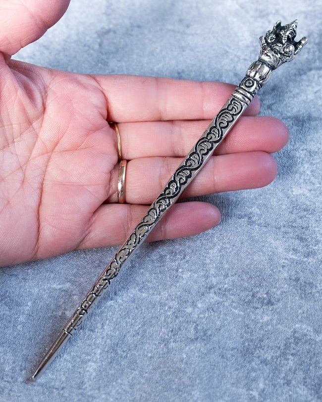 アジアン金属のかんざし　ガネーシャ 3 - 手に取るとこれくらいの大きさです。