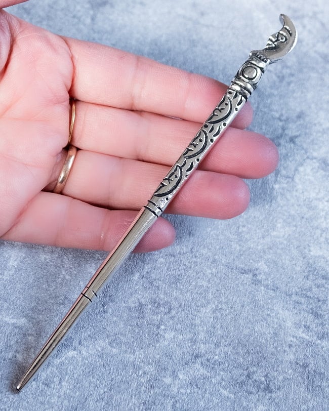 アジアン金属のかんざし　ムーン 3 - 手に取るとこれくらいの大きさです。