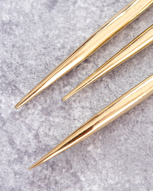 ゴールデンかんざし　フラワー 4 - 先の部分はこのように尖っています。