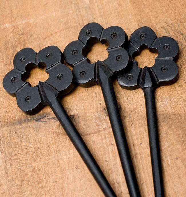 ココナッツの花柄かんざし 5 - 手作りなのでひとつひとつ少しずつ違うのも魅力ですね。