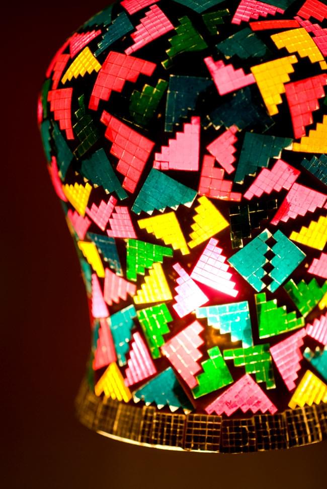 吊り下げモザイクランプ - 壺形 (直径:約13cm) 2 - 近づいて見ました。