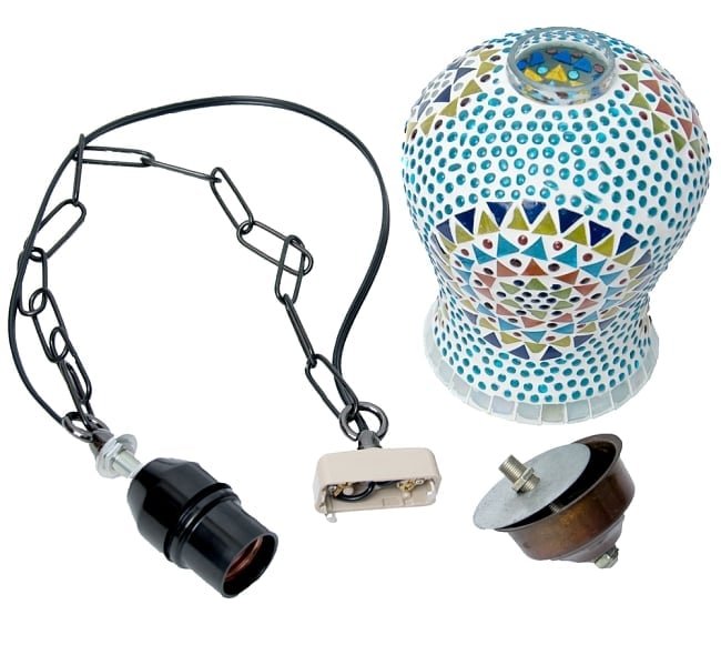 吊り下げモザイクランプ - 壺形 (直径:約13cm) 8 - 本体・取り付け金具・ソケット付きコードの3点セットです。ドライバー1本だけあれば組み立てできます。(写真は商品例です。)