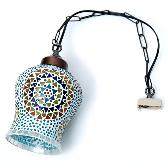 吊り下げモザイクランプ - 鐘形 (直径:約13cm) 10 - 取り付け完成時の内側はこうなっております。最後に電球を取り付けてセッティングは完了です。（写真は商品例です。）