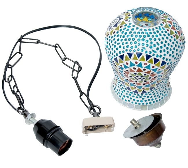 吊り下げモザイクランプ - 半円形(直径:約15cm) 9 - 本体・取り付け金具・ソケット付きコードの3点セットです。ドライバー1本だけあれば組み立てできます。（写真は商品例です。）