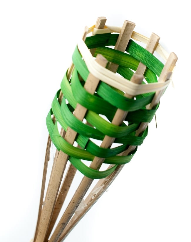 ［88cm］バンブートーチ キャンプなどのアウトドアへ！竹製のたいまつ 6 - 燃料ボトルを外したところです。竹でハンドメイドされています。