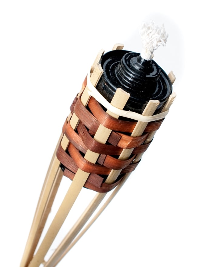 ［118cm］バンブートーチ キャンプなどのアウトドアへ！竹製のたいまつ 2 - 上からの写真です。上部に燃料ボトルがついています。