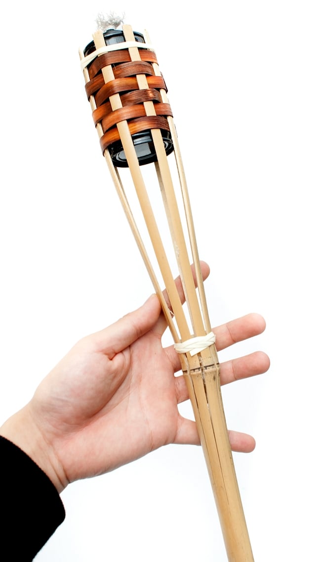 ［118cm］バンブートーチ キャンプなどのアウトドアへ！竹製のたいまつ 5 - このくらいのサイズ感になります