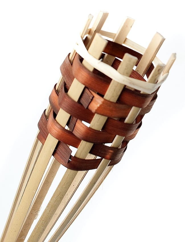 ［118cm］バンブートーチ キャンプなどのアウトドアへ！竹製のたいまつ 6 - 燃料ボトルを外したところです。竹でハンドメイドされています。