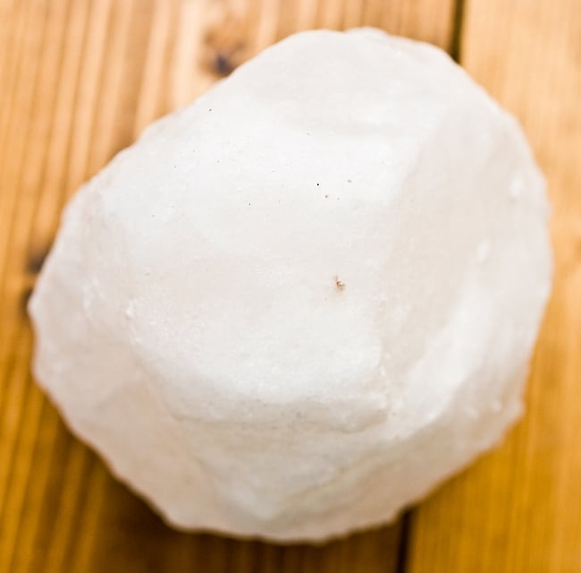 ［一点もの］岩塩ランプ - しずく形 (直径:約12cm) 4 - 真上から見てみました。