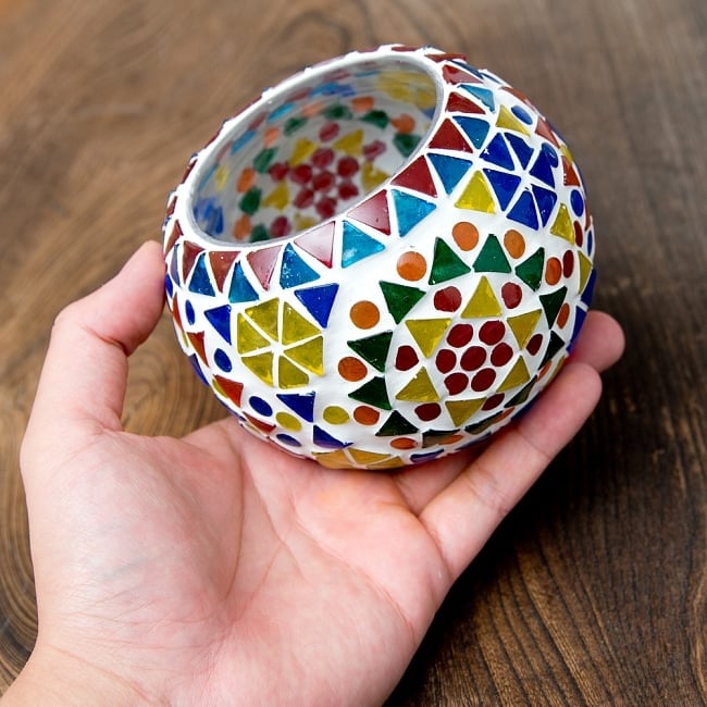 ホワイトモザイクキャンドルホルダー - マンダラ 8 - このくらいのサイズ感になります