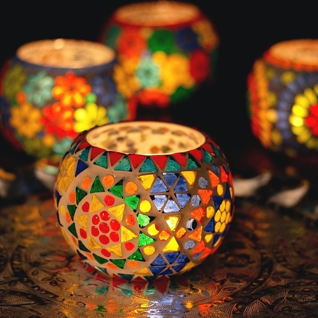 ホワイトモザイクキャンドルホルダー - マンダラの写真