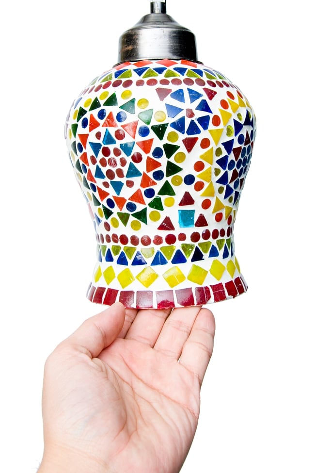 吊り下げモザイクランプ【直径：約13cm】 7 - 手とサイズを比較してみました。