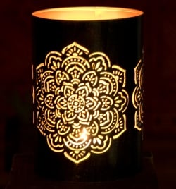 幾何学模様の透かし彫りが美しいマンダラランプ[円筒形 高さ:15cm] - サブ2