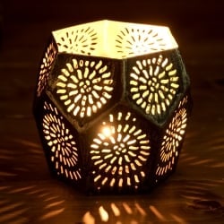 幾何学模様の透かし彫りが美しいマンダラランプ[六角形 高さ:10cm] - サブ2