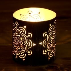 幾何学模様の透かし彫りが美しいマンダラランプ[高さ:8cm:No185175] - サブ2